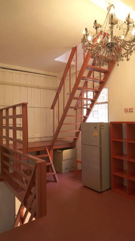 Tiger Lily Hostel Bangkok Rum bild