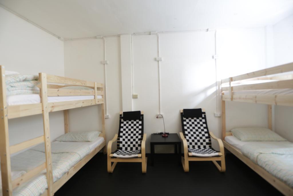 Tiger Lily Hostel Bangkok Rum bild