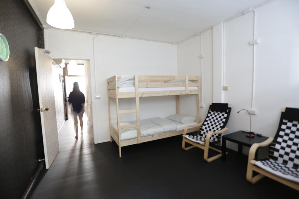Tiger Lily Hostel Bangkok Rum bild