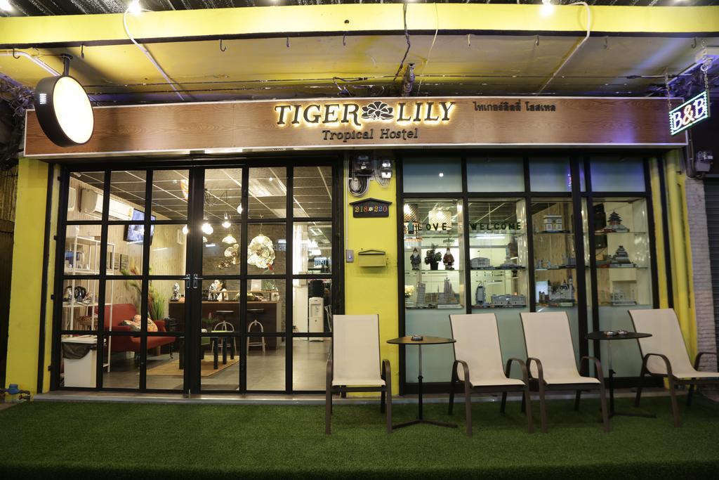 Tiger Lily Hostel Bangkok Exteriör bild