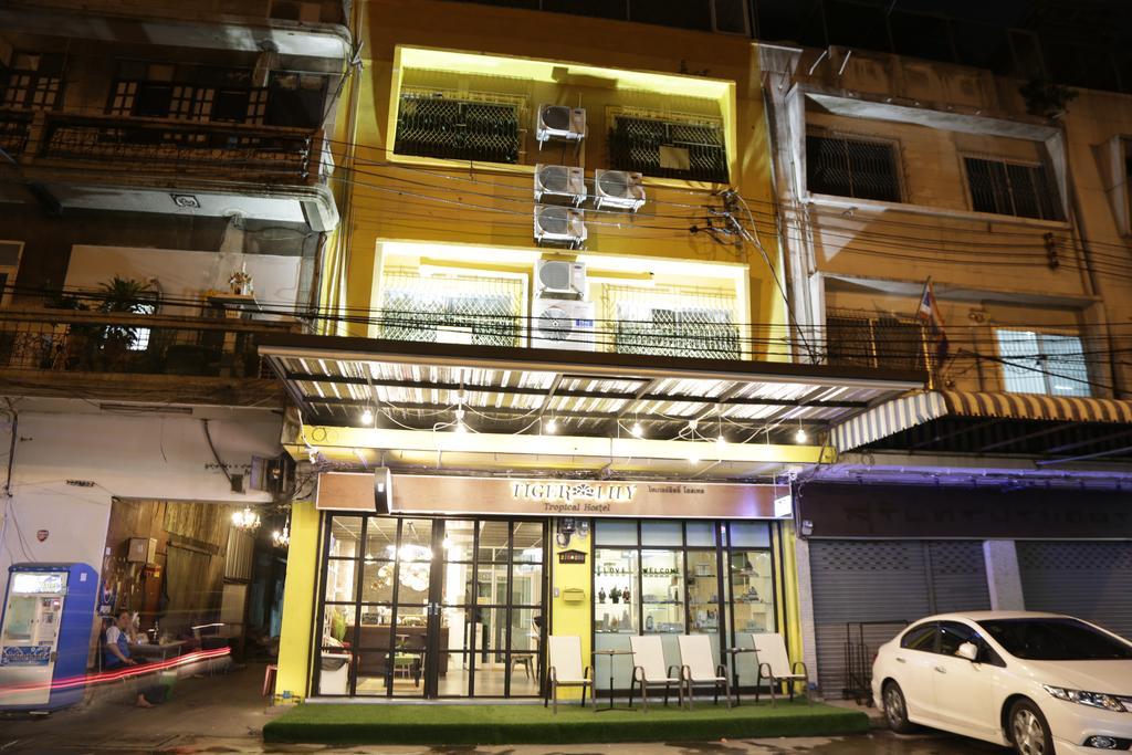 Tiger Lily Hostel Bangkok Exteriör bild