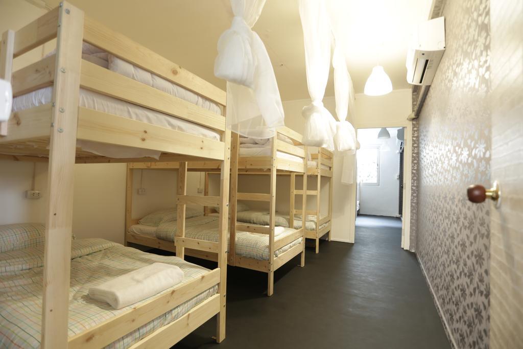 Tiger Lily Hostel Bangkok Rum bild