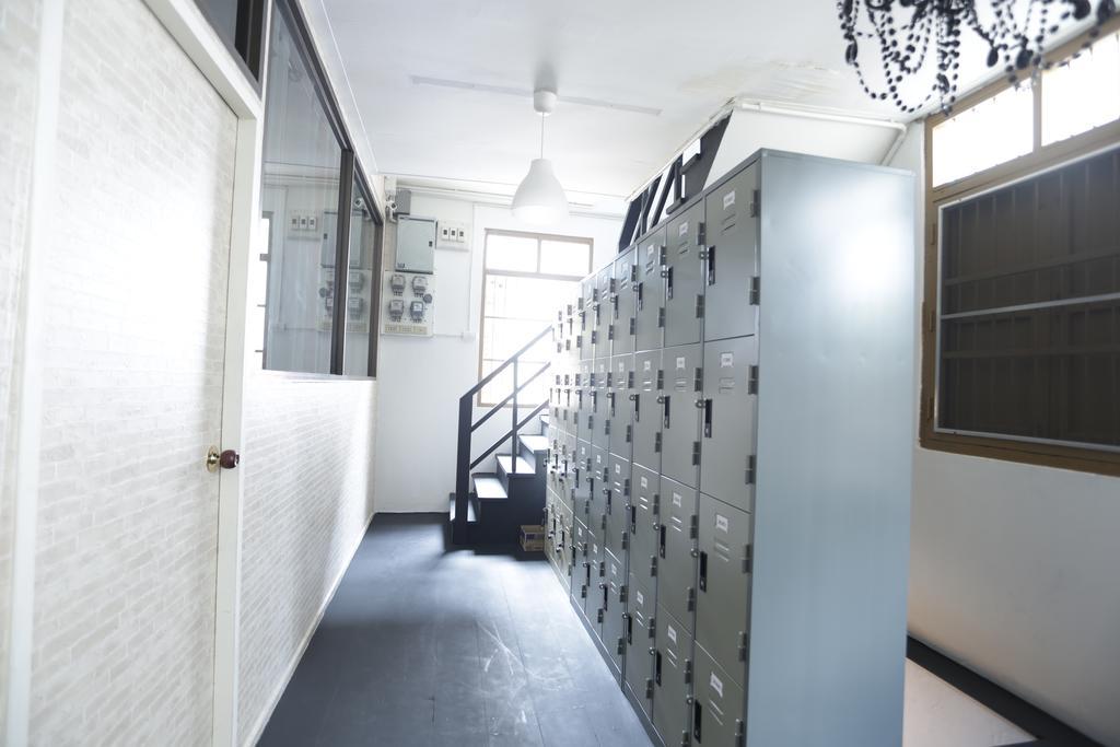 Tiger Lily Hostel Bangkok Rum bild