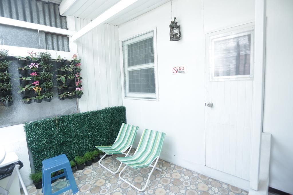 Tiger Lily Hostel Bangkok Rum bild