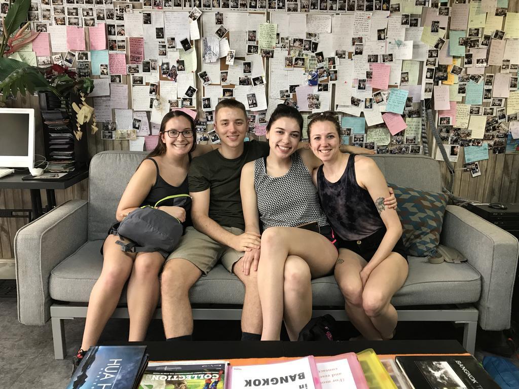Tiger Lily Hostel Bangkok Exteriör bild